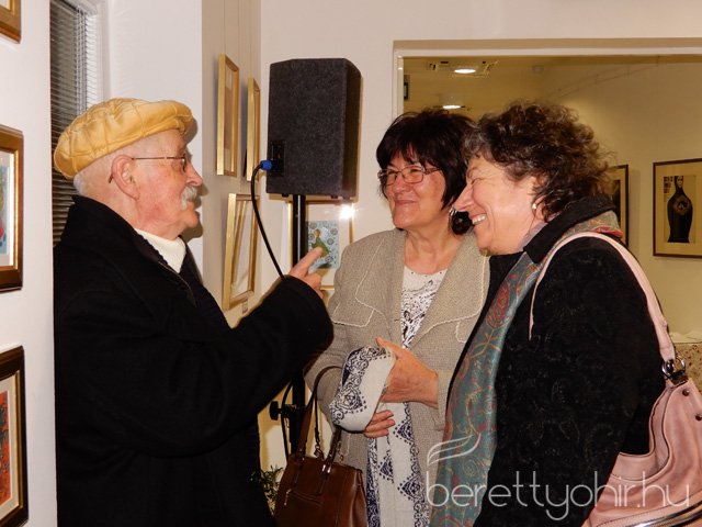 Fellobant az első gyertya lángja 36